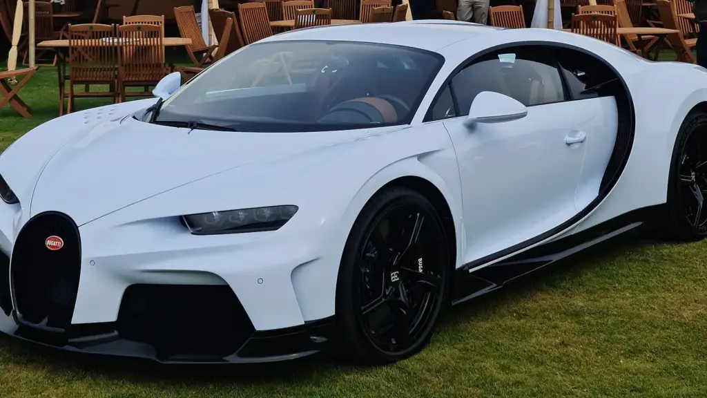 White Bugatti Chiron Super Sport at the 2021 Salon Privé, Blenheim Palace