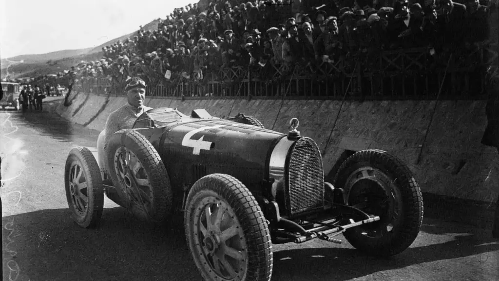 Giulio Foresti in a Bugatti Type 35B at the 1929 Targa Florio