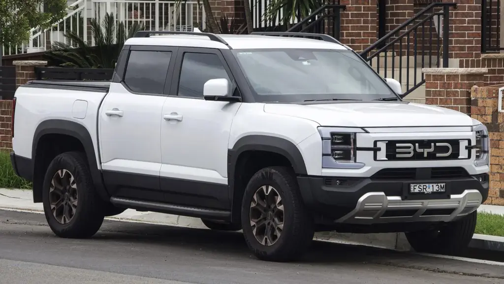2025 BYD Shark 6 plug-in hybrid pickup, front view