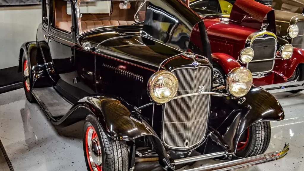 1932 Ford Model 18, the first Ford with the flathead V8 engine