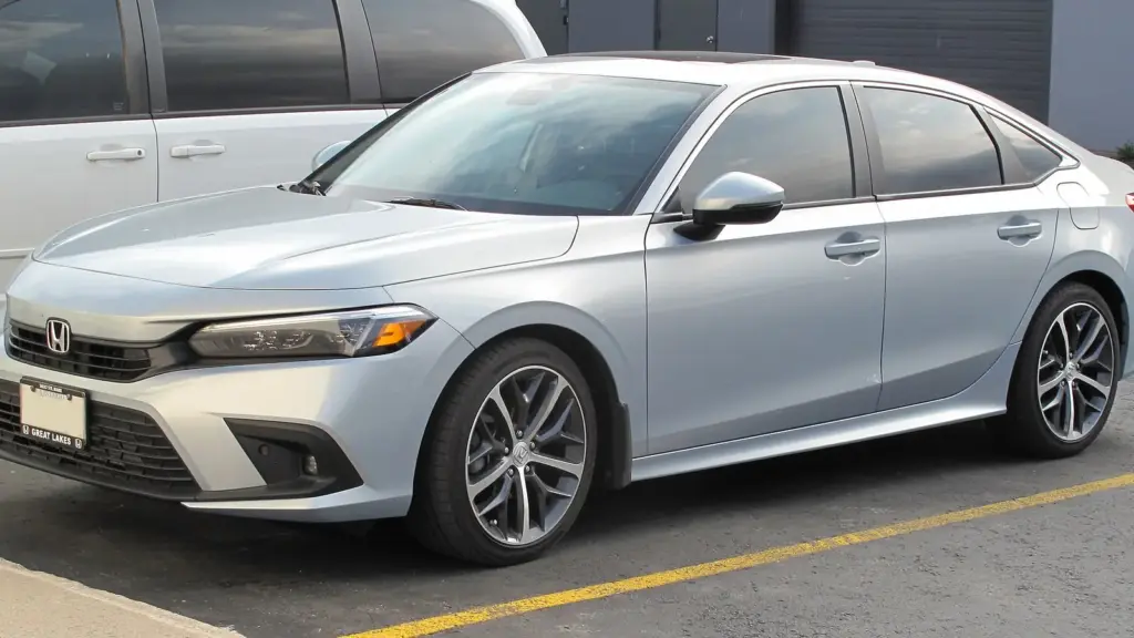2022 Honda Civic Touring sedan in Lunar Silver Metallic, front view