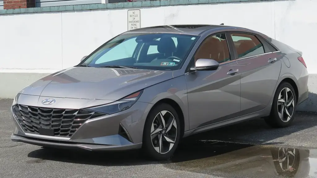 Silver Hyundai Elantra Limited sedan, front left view