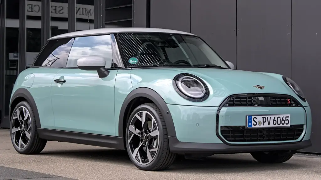 Current-generation MINI Cooper 3-door (F66) in Stuttgart, Germany