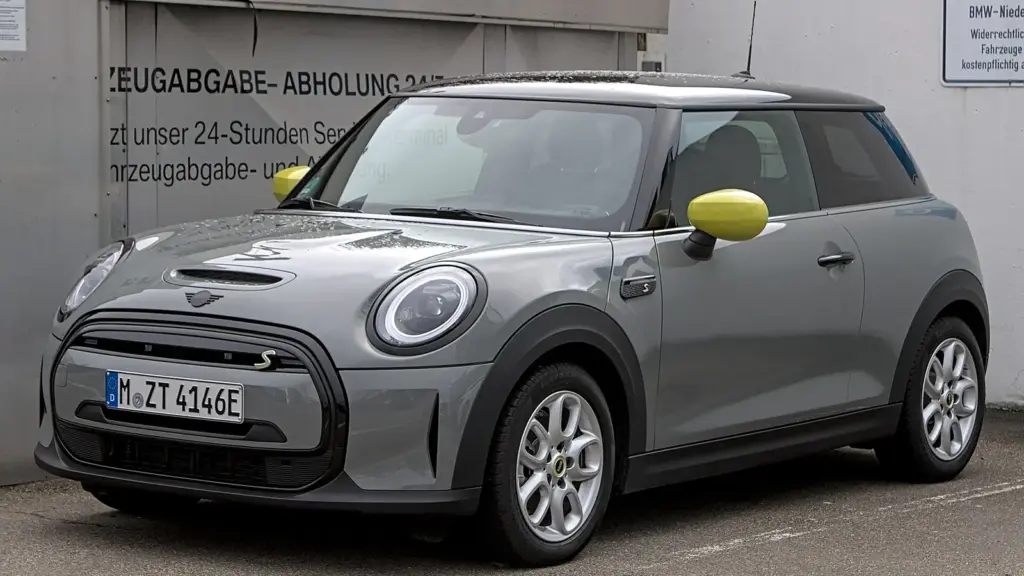 2021 MINI Cooper SE electric hatchback (F56) in Stuttgart
