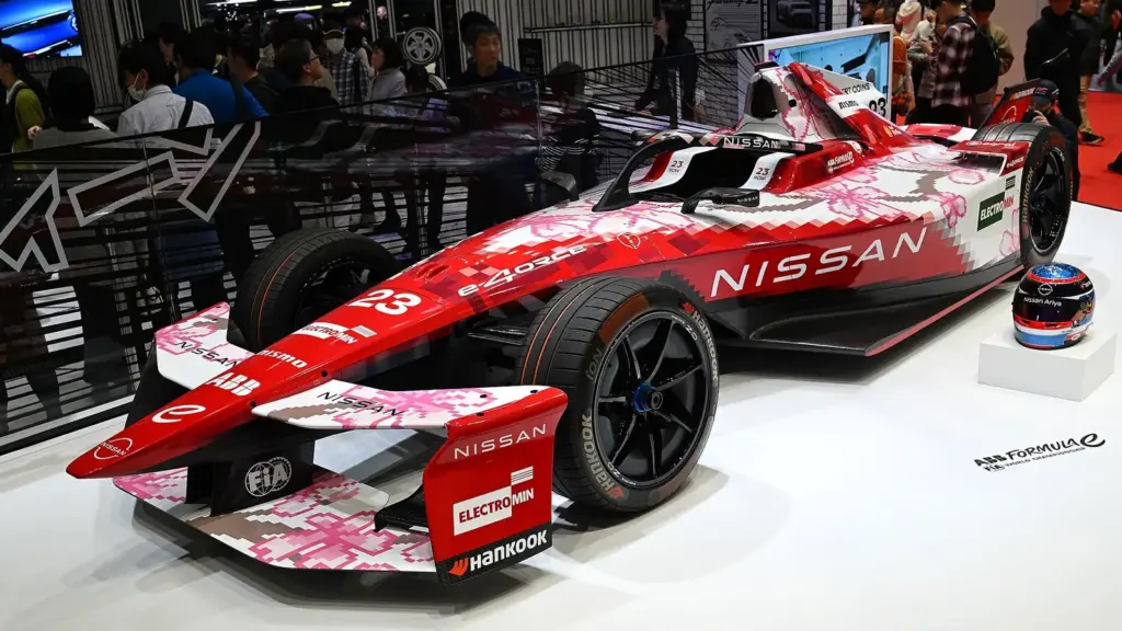 Oliver Rowland's 2024-25 Nissan Gen3 Evo Formula E car