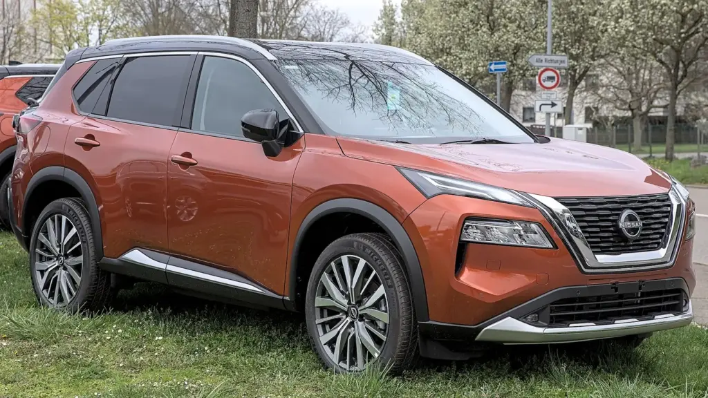 Fourth-generation Nissan X-Trail (T33) SUV