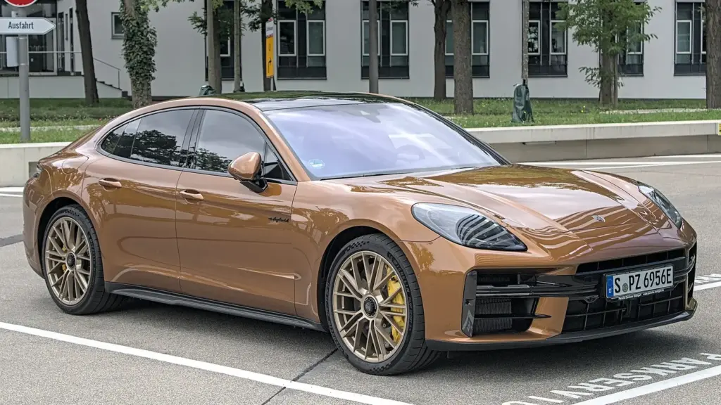 Third-generation Porsche Panamera Turbo E-Hybrid