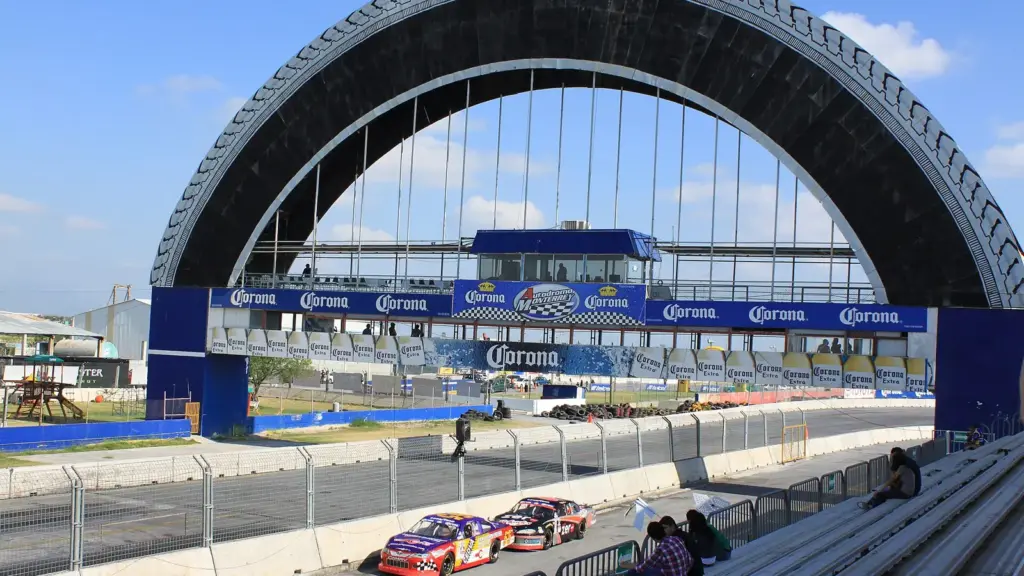 Pedestrian bridge over the track at Autódromo Monterrey in Nuevo León