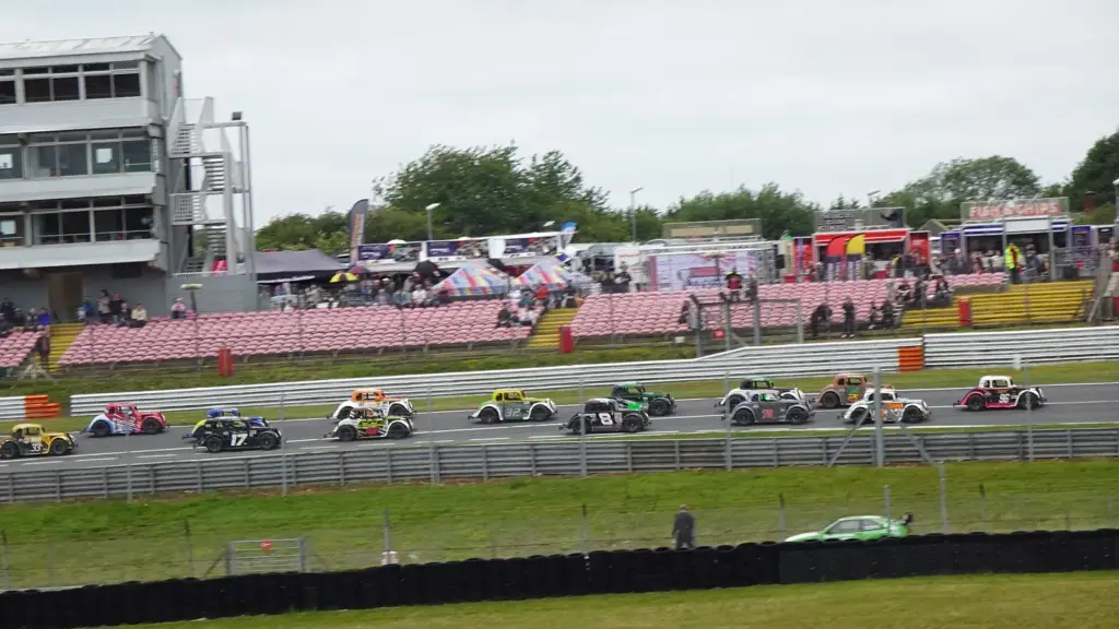 Race field heading towards Paddock Hill Bend at Brands Hatch in Kent
