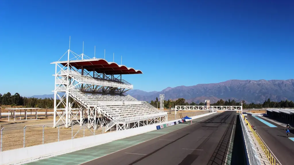 Main straight and grandstand at the Autódromo Internacional de Codegua