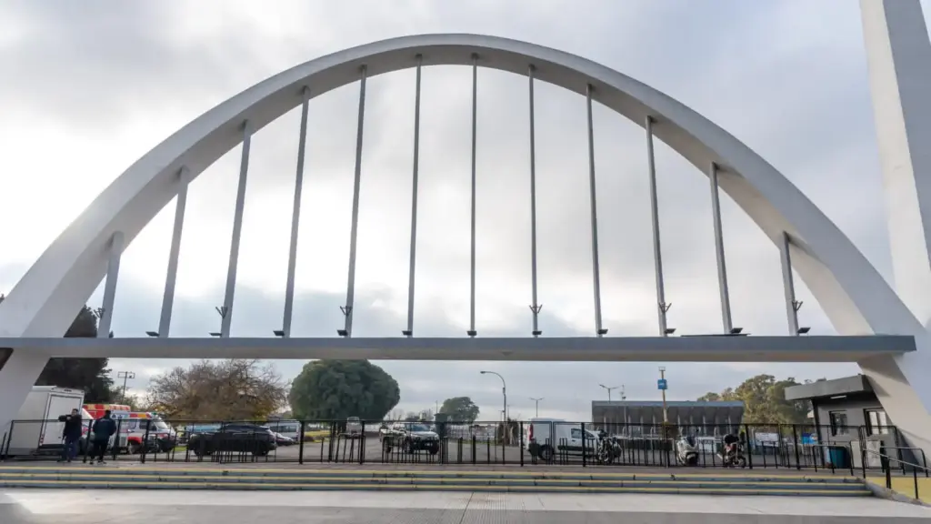 Entrance arch of the Autódromo Oscar y Juan Gálvez in Buenos Aires
