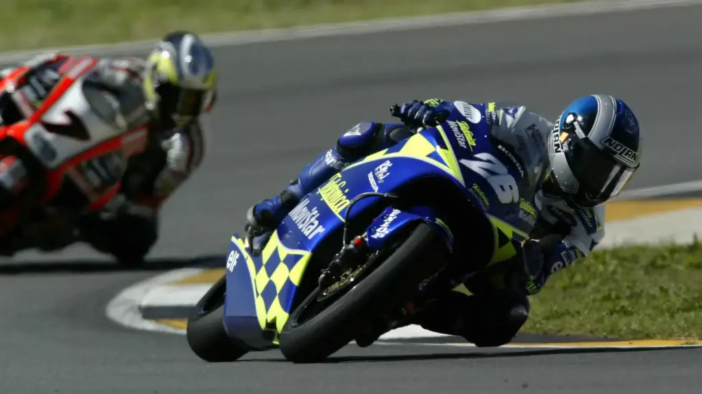 Dani Pedrosa leads Randy de Puniet in the 250cc race at the 2004 South African motorcycle Grand Prix at Phakisa Freeway