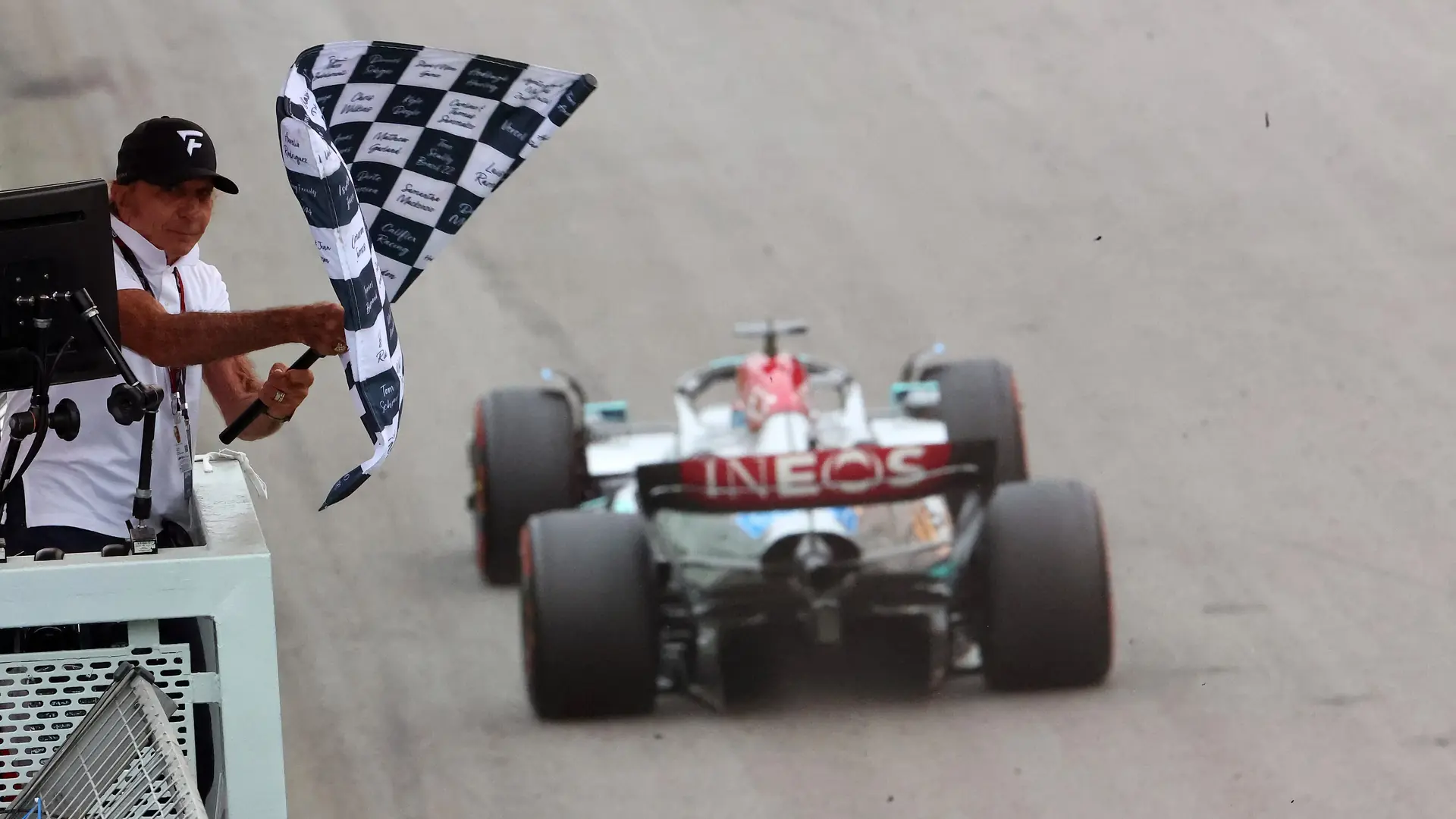 A Formula 1 car takes the chequered flag at the 2022 São Paulo Grand Prix at Interlagos