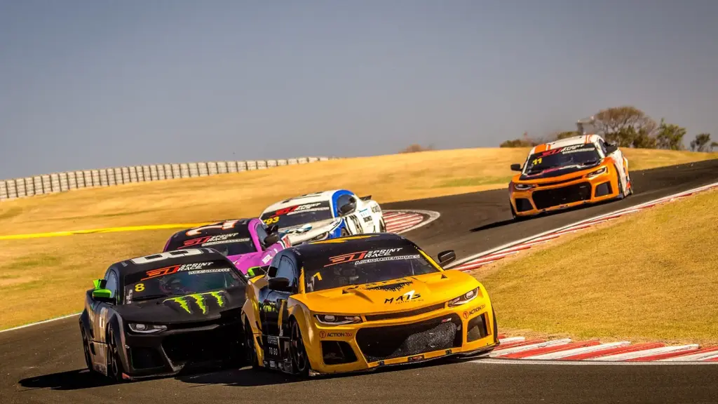 GT car racing at Autódromo Velo Città in Mogi Guaçu