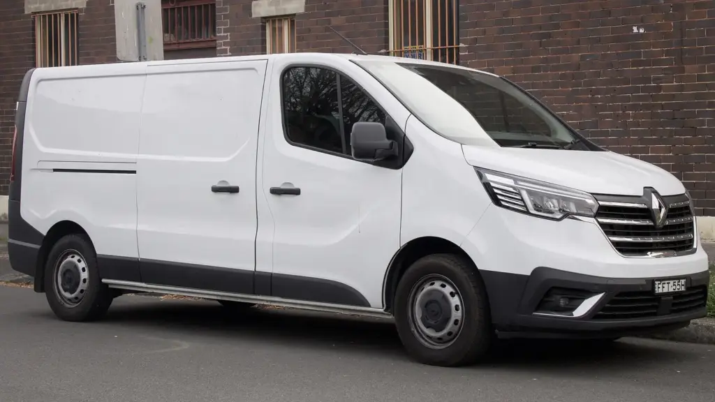 White 2024 Renault Trafic long-wheelbase van