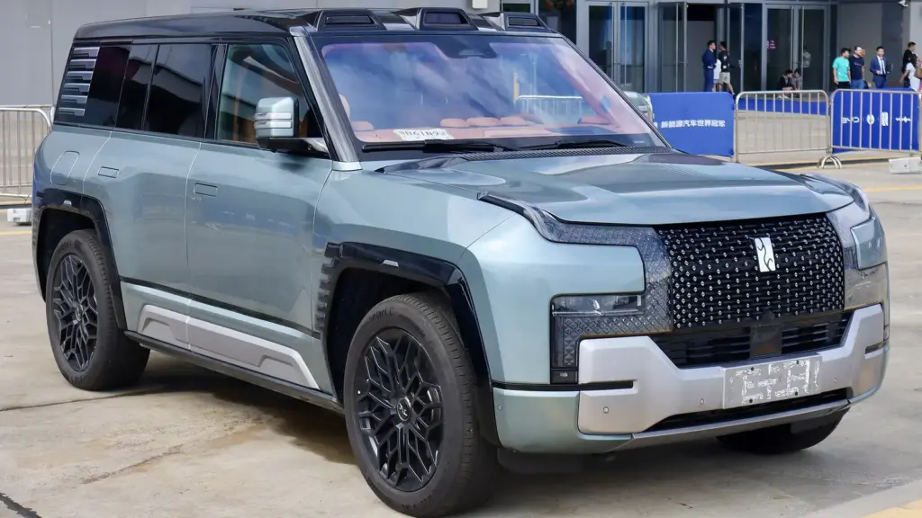 2024 Yangwang U8 off-road SUV, front view