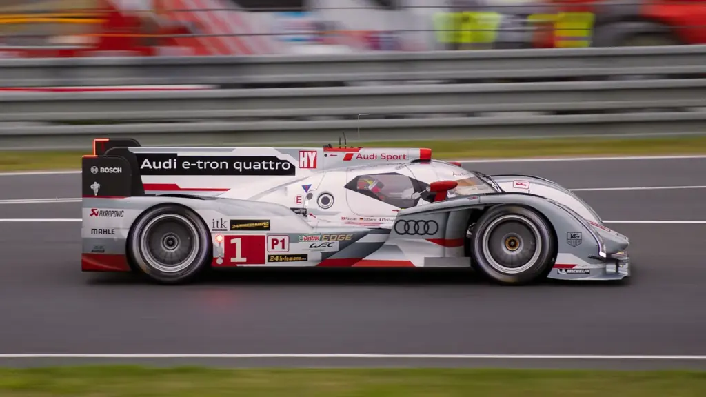 An Audi R18 e-tron quattro racing at the 2013 24 Hours of Le Mans