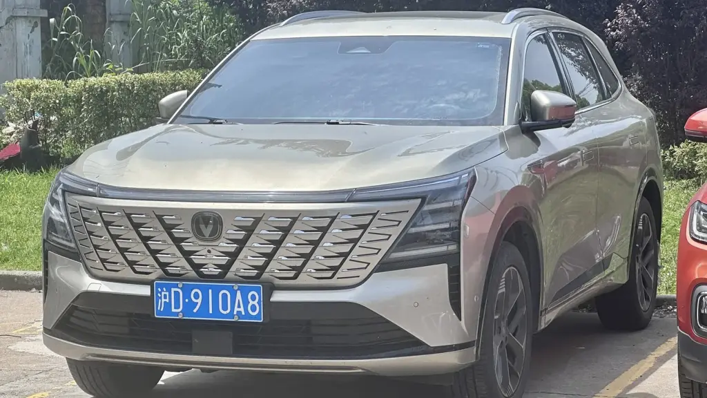 Gray fourth-generation Changan CS75 Plus SUV parked on a street