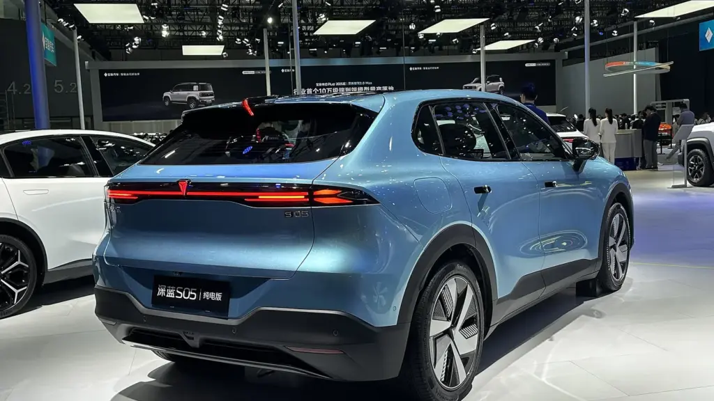 Blue Deepal S05 compact SUV on display at a motor show