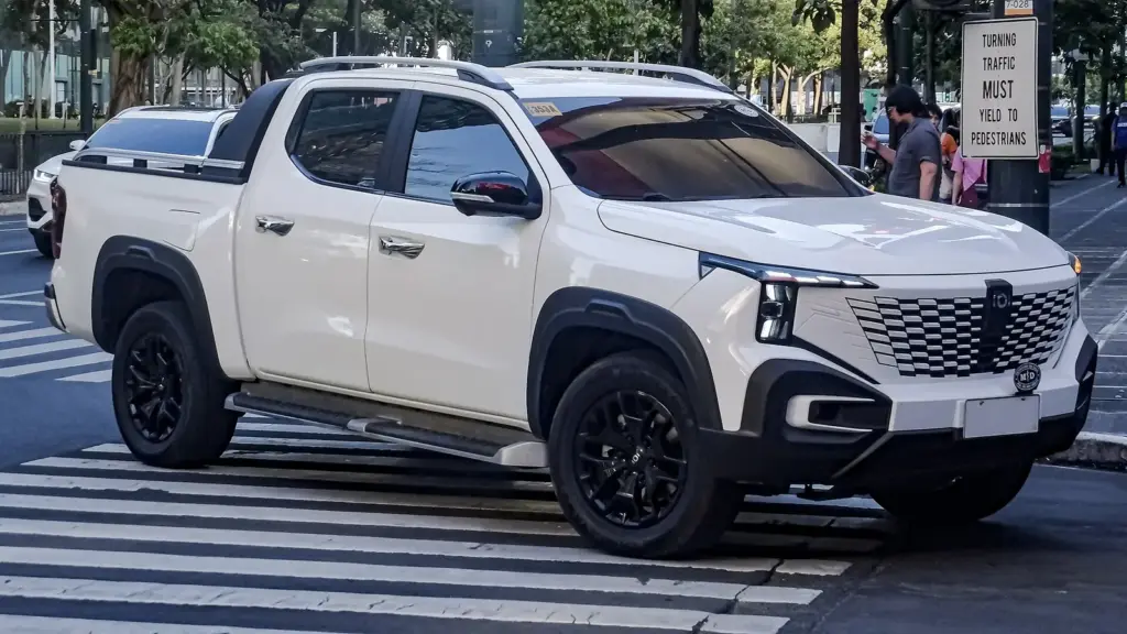 Feather White Changan Nevo Hunter K50 Knight range-extender pickup truck