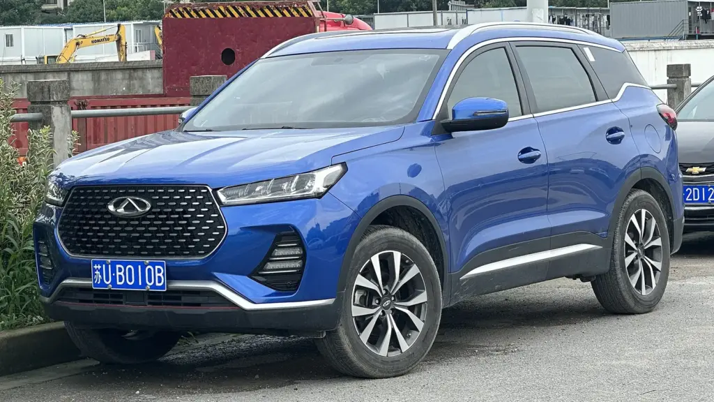Blue second-generation Chery Tiggo 7 compact SUV