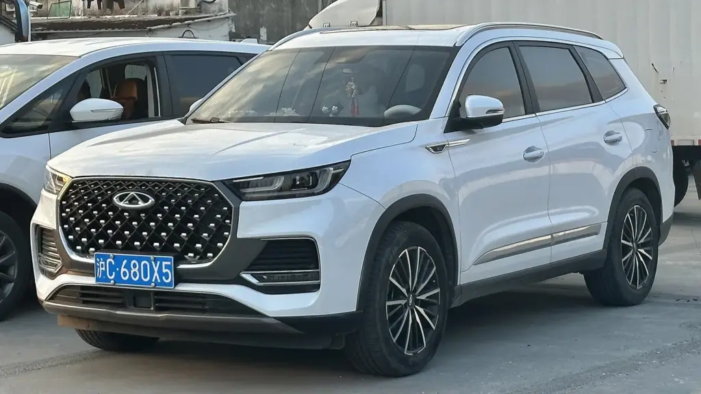 White Chery Tiggo 8 Plus mid-size SUV