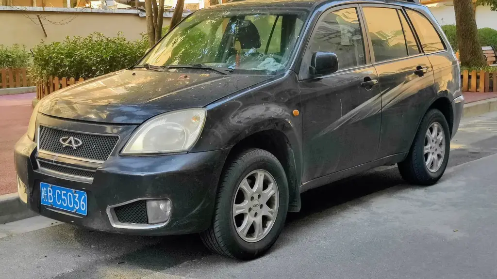 Black first-generation Chery Tiggo SUV