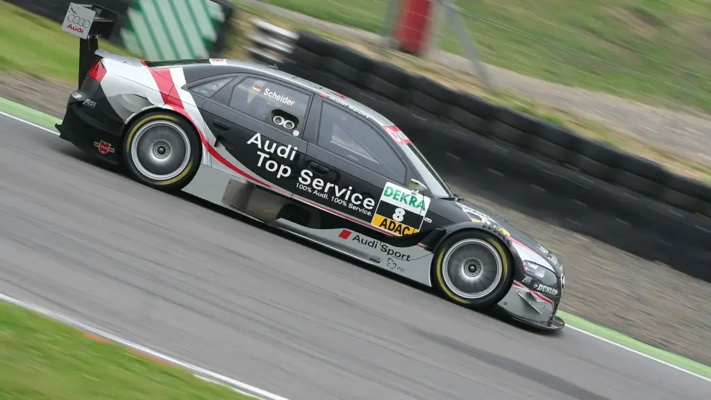 DTM cars at Brands Hatch in June 2007