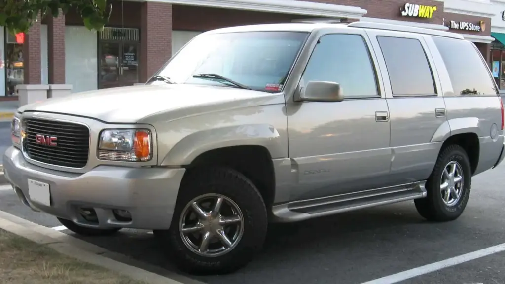First GMC Yukon Denali (1998-1999) in Fort Washington, Maryland