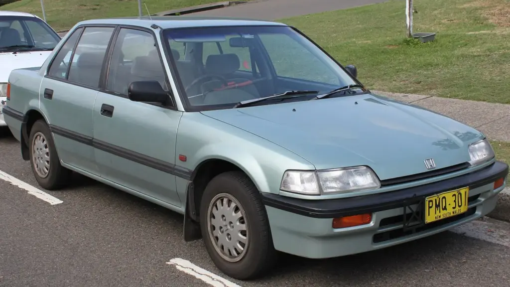 Pale green 1989 Honda Civic GL sedan, fourth generation, front three-quarter view