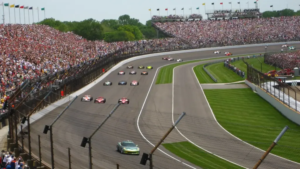 The field lined up for the start of the 2008 Indianapolis 500