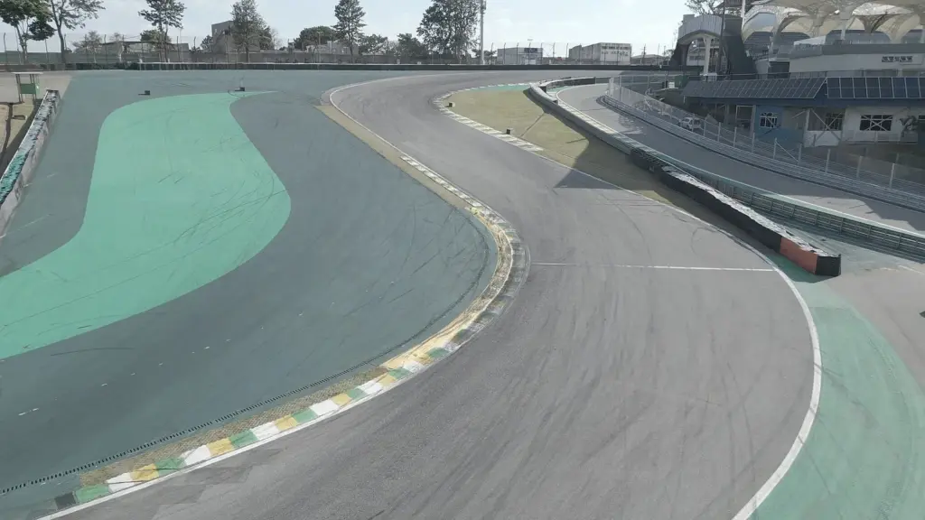 The Senna S at Interlagos, Turns 1 and 2, seen from above the track