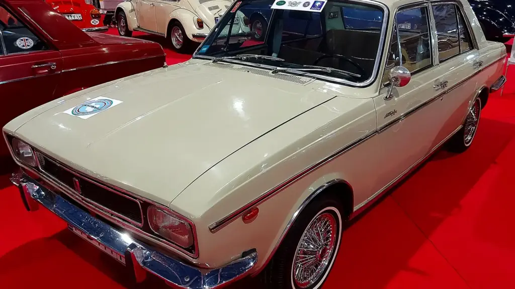 Cream Paykan Deluxe sedan on display