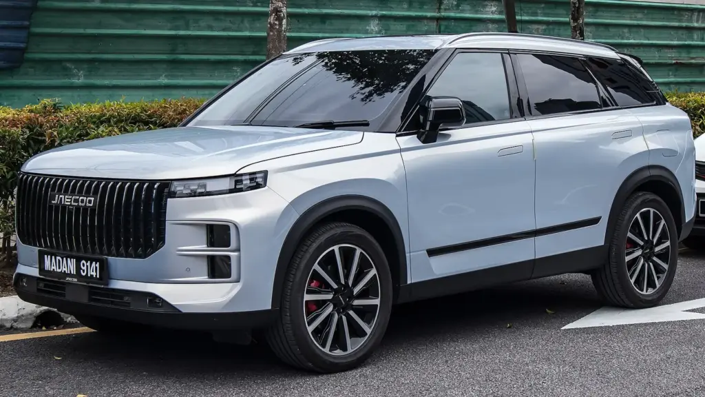 Silver Jaecoo 7 compact SUV