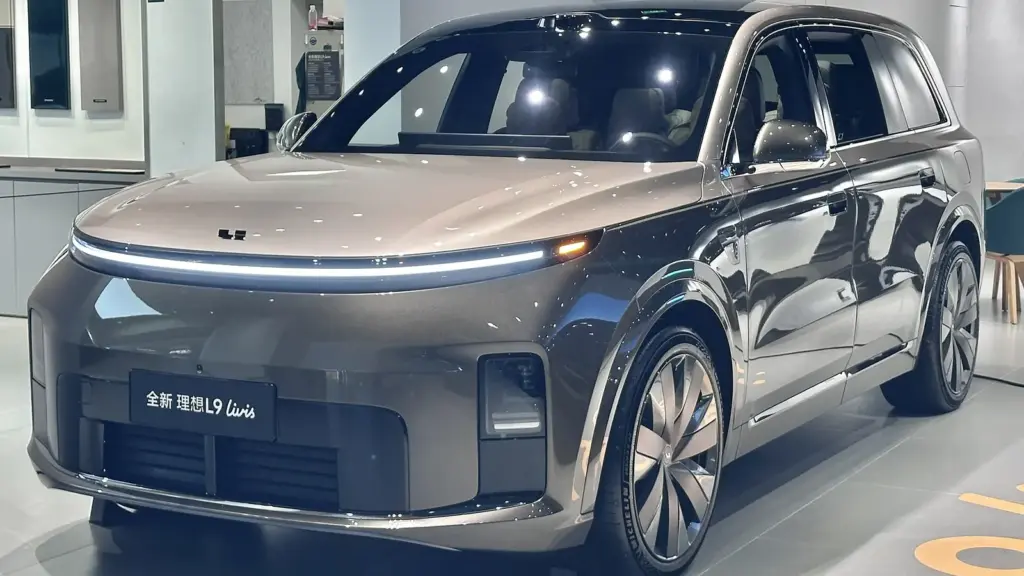 Dark gray second-generation Li L9 Livis SUV in a showroom