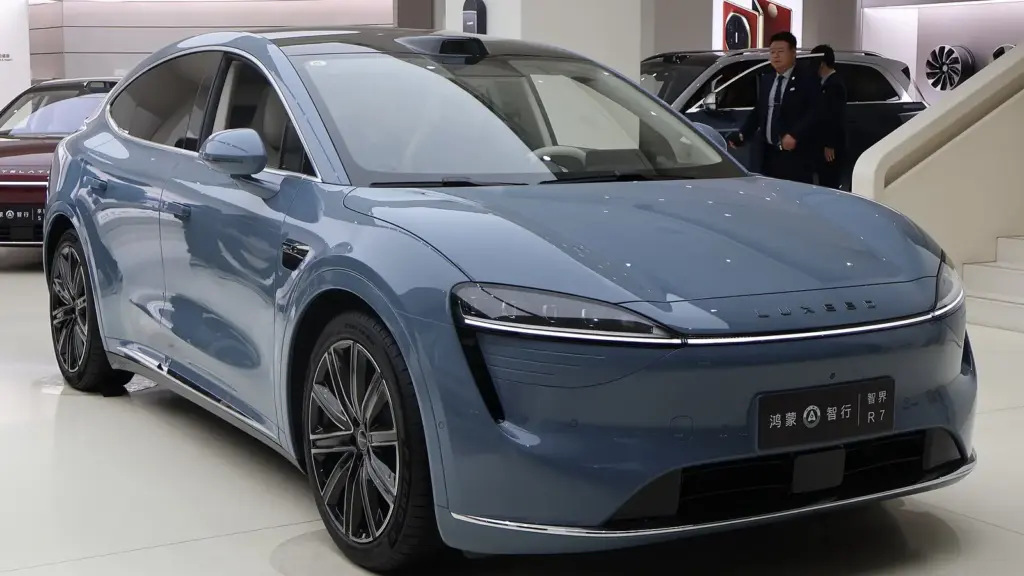 Blue Luxeed R7 electric coupe-SUV in a showroom