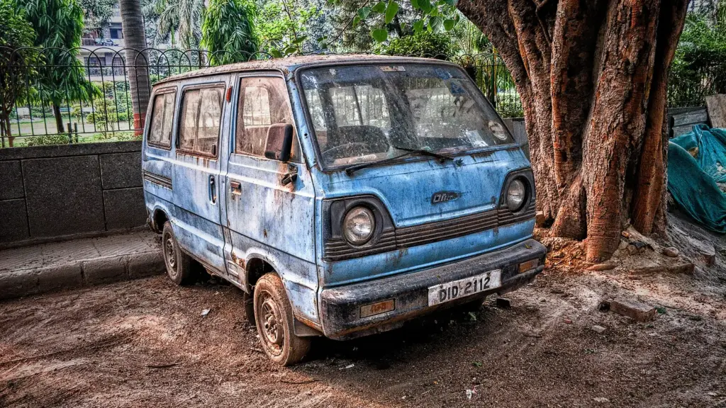 Blue first-generation Maruti Omni van