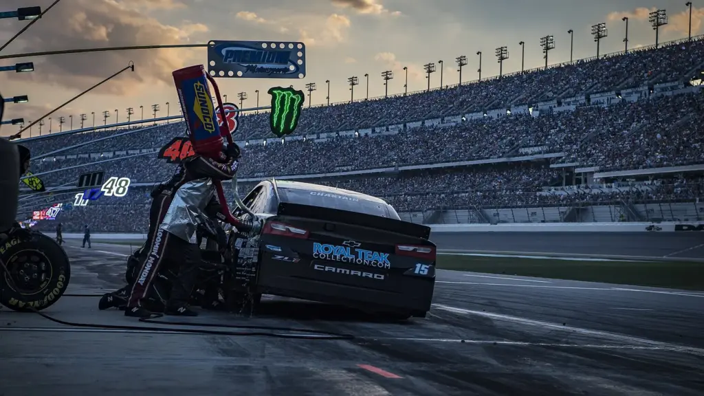 A pit stop for the No. 15 car during the 2019 Daytona 500