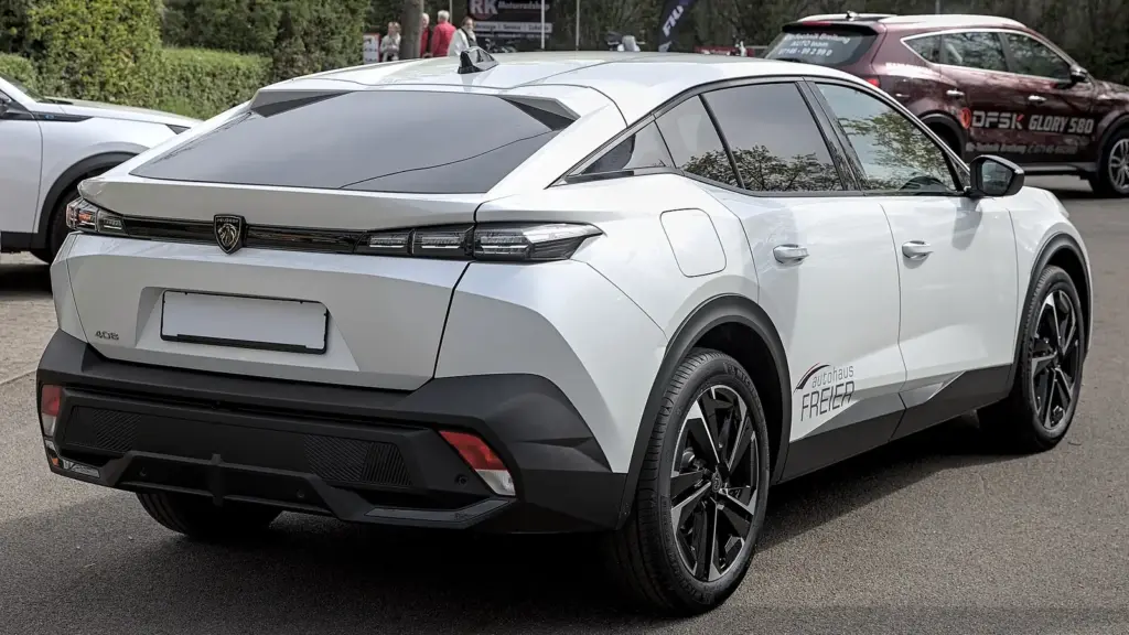 Peugeot 408 fastback crossover