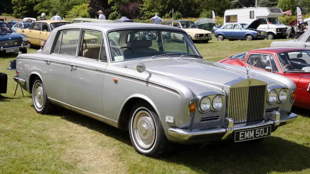 Silver 1971 Rolls-Royce Silver Shadow saloon