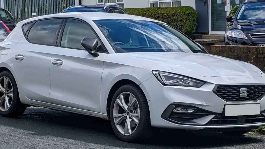 Fourth-generation SEAT Leon FR hatchback