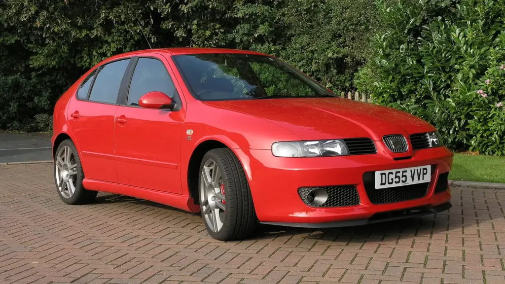 Red first-generation SEAT Leon Cupra