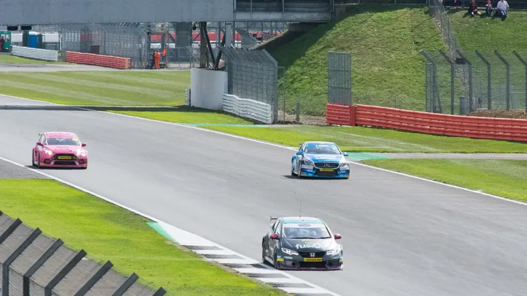 British Touring Car Championship cars racing at Silverstone in September 2018
