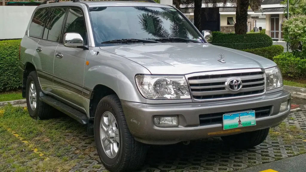 Silver 2006 Toyota Land Cruiser 100 Series VX, front three-quarter view