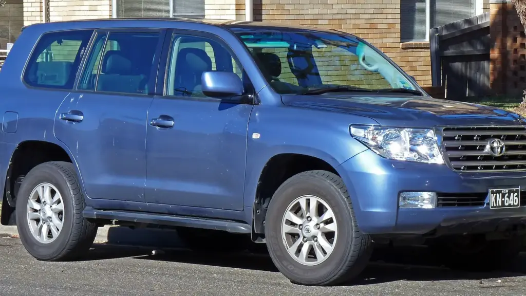 Blue 2008 Toyota Land Cruiser 200 Series Sahara in its original pre-facelift form, front three-quarter view, in New South Wales