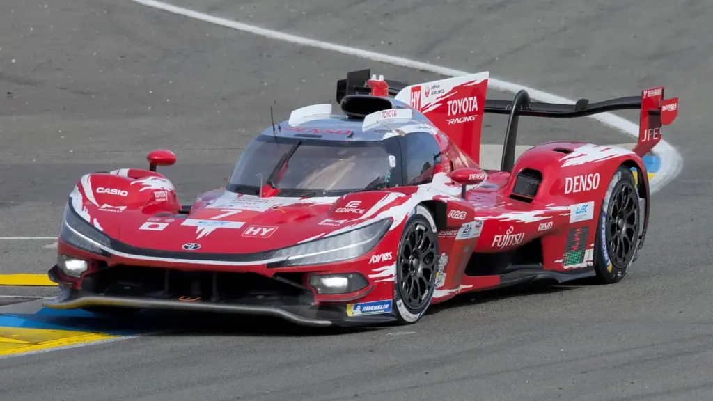 The No. 7 Toyota TR010 Hybrid at the Ford Chicane during the 2026 Le Mans test day