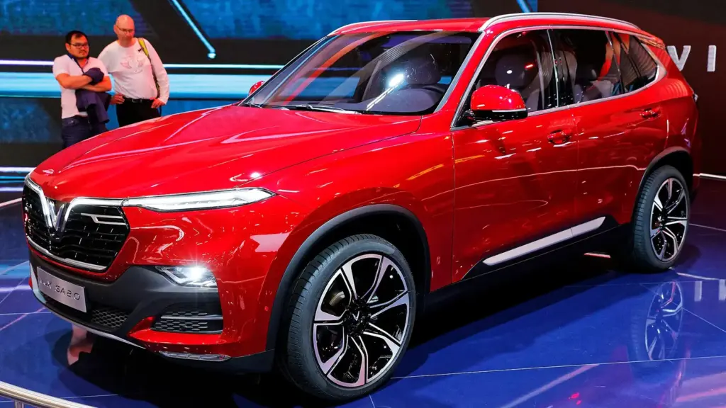 Red VinFast Lux SA2.0 SUV at the 2018 Paris Motor Show