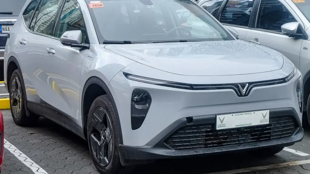 Silver VinFast VF MPV 7 electric people carrier