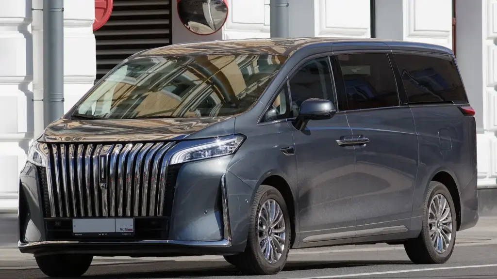 Wey Gaoshan plug-in hybrid MPV in Moscow
