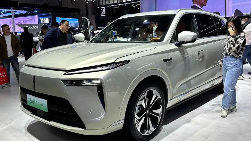 Wey Lanshan (Blue Mountain) plug-in hybrid SUV at an auto show